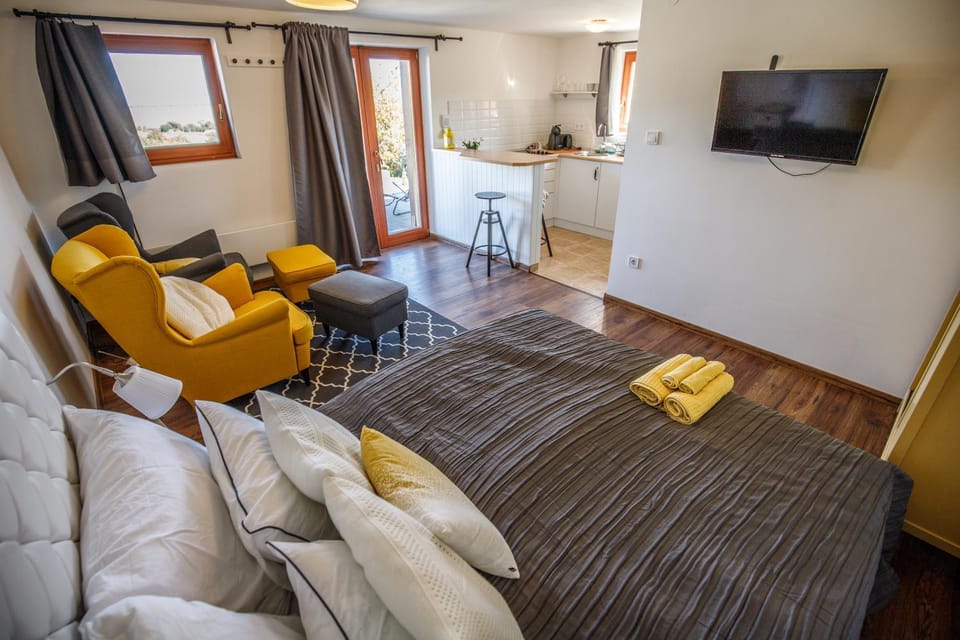 Bed, Kitchen or kitchenette, Photo of the whole room