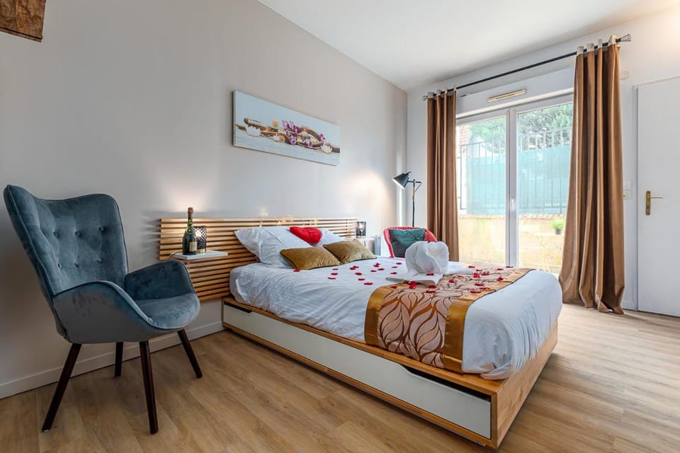 Havre de Paix Jacuzzi Apartment in Île-de-France