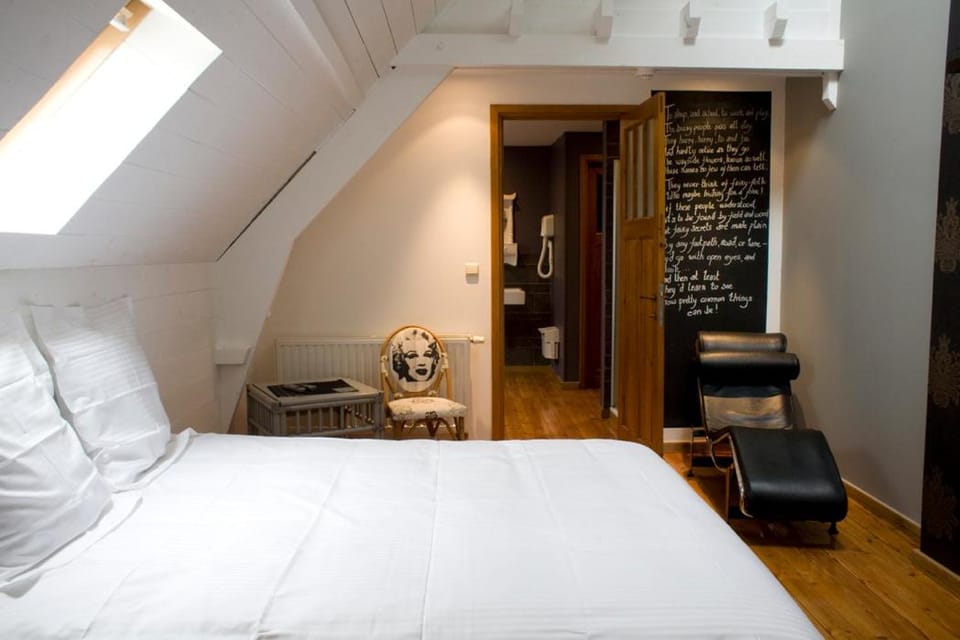 Day, Photo of the whole room