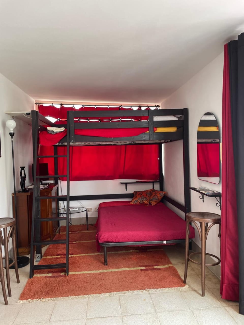 Bed, Photo of the whole room, bunk bed, hair dresser