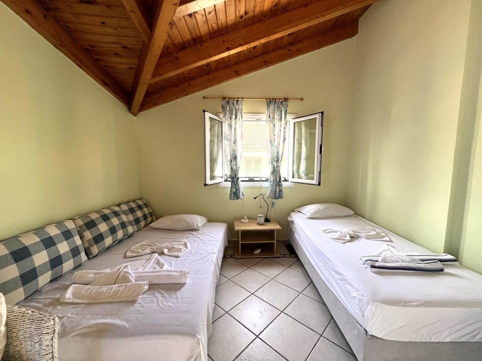 Bed, Living room, Bedroom