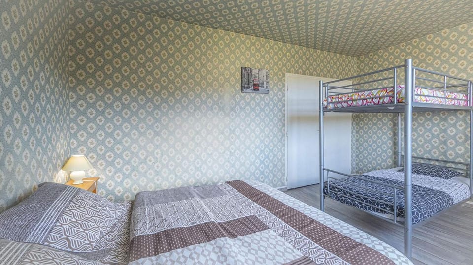 Bed, Photo of the whole room, Bedroom, bunk bed