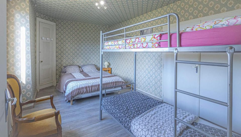 Bed, Photo of the whole room, Bedroom, bunk bed