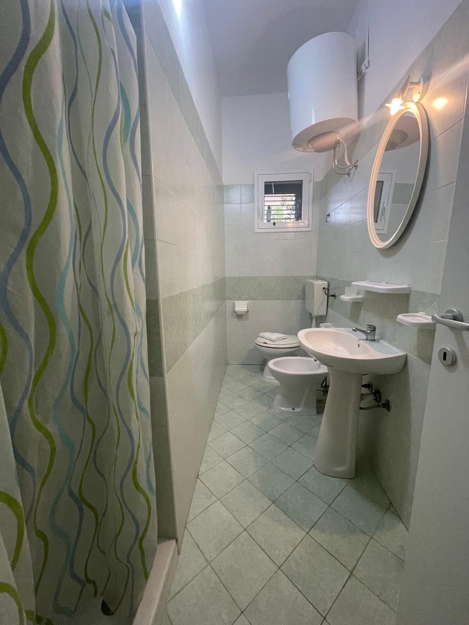 Shower, Toilet, Bathroom, bidet, towels