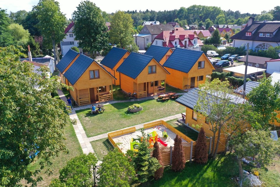 Property building, Neighbourhood, Natural landscape, Bird's eye view, Garden, Garden view, Location