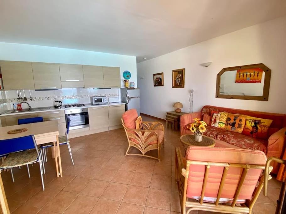 Living room, Seating area, kitchen