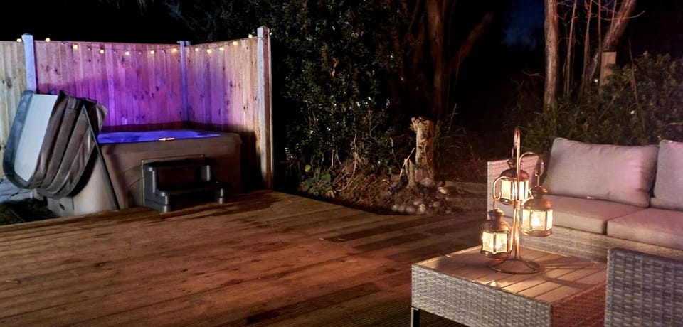 Natural landscape, Hot Tub, Seating area