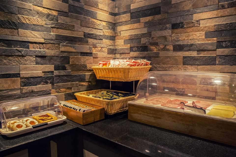 Breakfast, Continental breakfast, Buffet breakfast, Italian breakfast