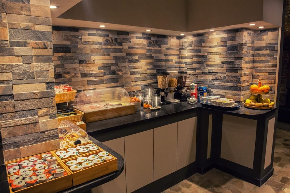 Breakfast, Continental breakfast, Buffet breakfast, Italian breakfast