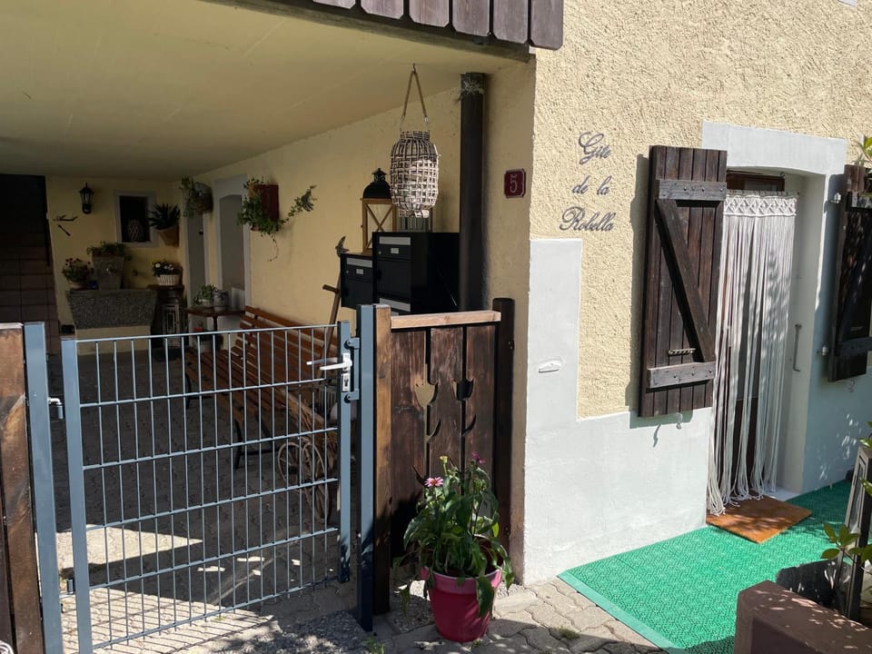 Property building, Facade/entrance