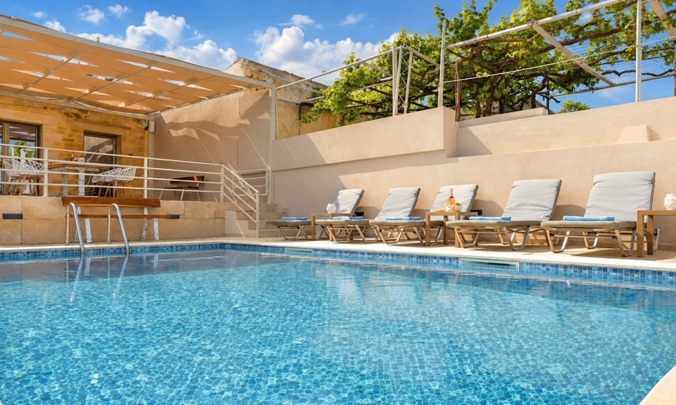 Day, Pool view, Swimming pool, sunbed