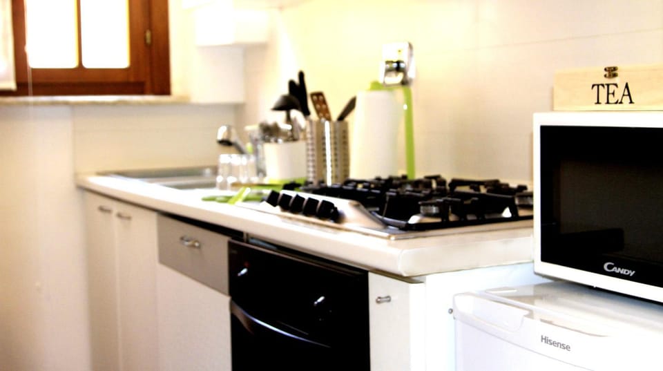Coffee/tea facilities, Kitchen or kitchenette