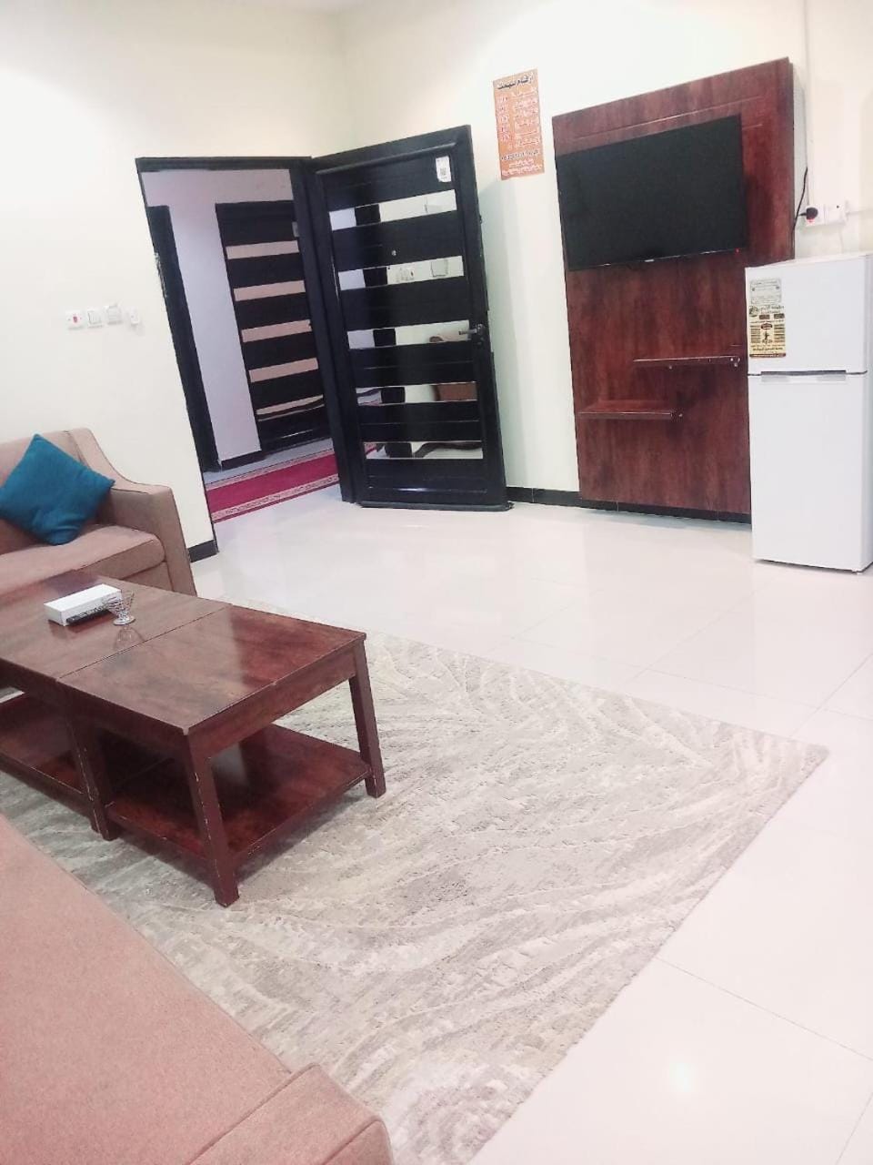 TV and multimedia, Kitchen or kitchenette, Living room, Seating area, oven