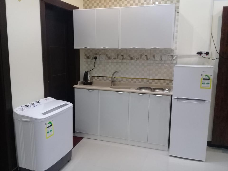 Coffee/tea facilities, Kitchen or kitchenette, washing machine, dryer