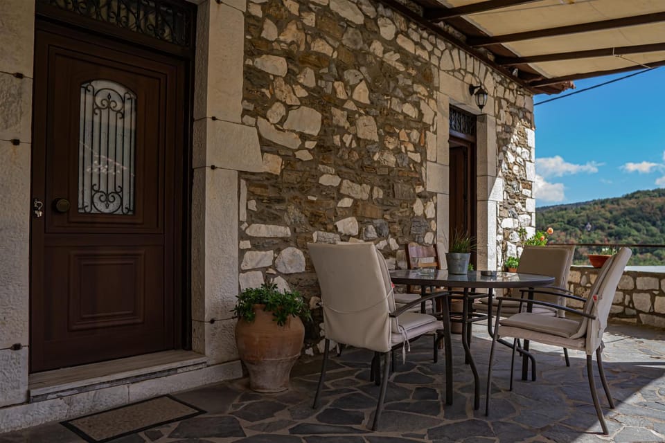 Patio, Day, Natural landscape, View (from property/room), Balcony/Terrace, Seating area, Dining area, Mountain view