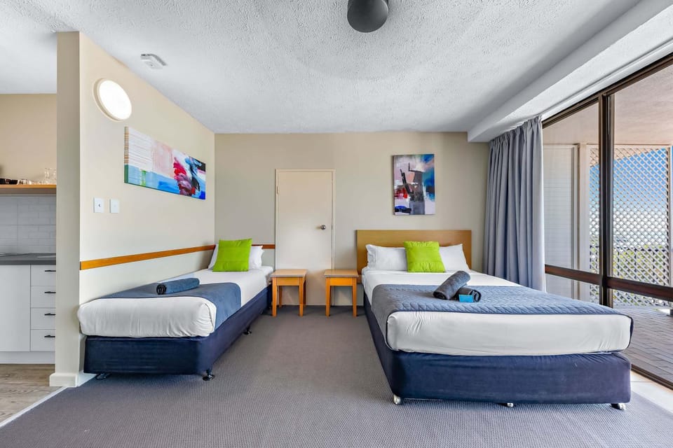 Bed, Seating area