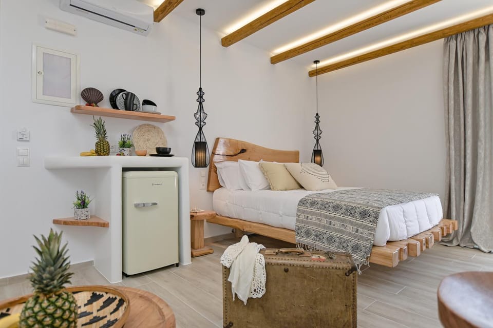 Spring, Bed, Off site, Day, Kitchen or kitchenette, Living room, Photo of the whole room, Seating area, Beach, Bedroom, Seasons, hair dresser, hair dresser, heating, towels, wardrobe, air conditioner