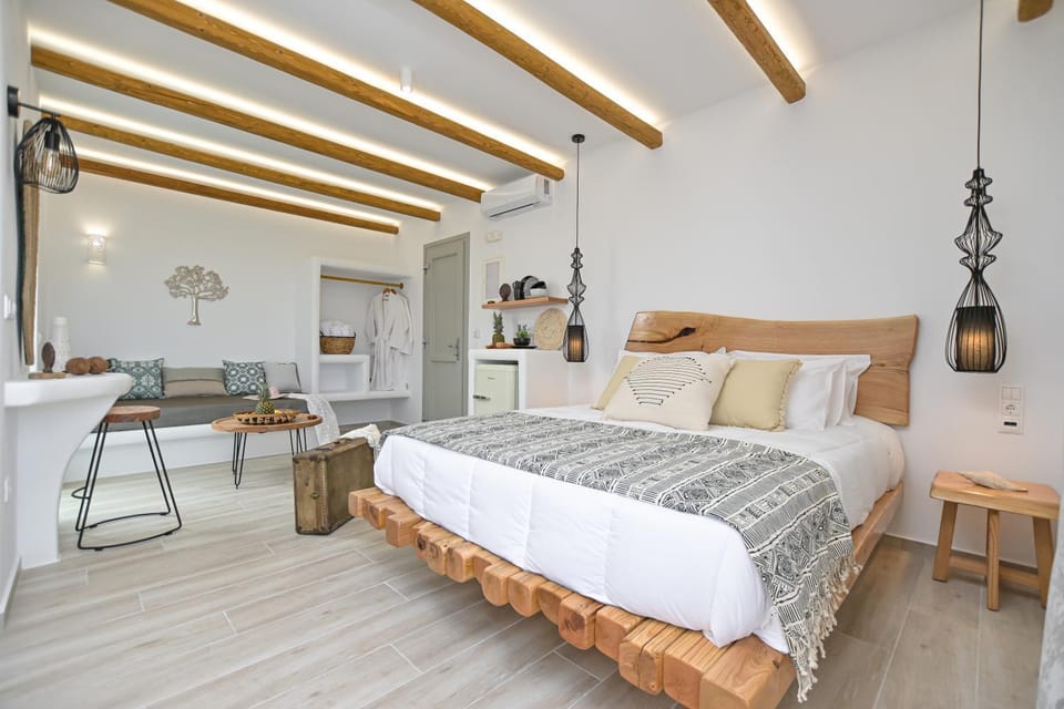 Bed, TV and multimedia, Living room, Photo of the whole room, Seating area, Bedroom, Breakfast, Certificate/Award, Certificate/Award, Certificate/Award, hair dryier, wardrobe, wedding, wedding, kitchen, air conditioner, air conditioner