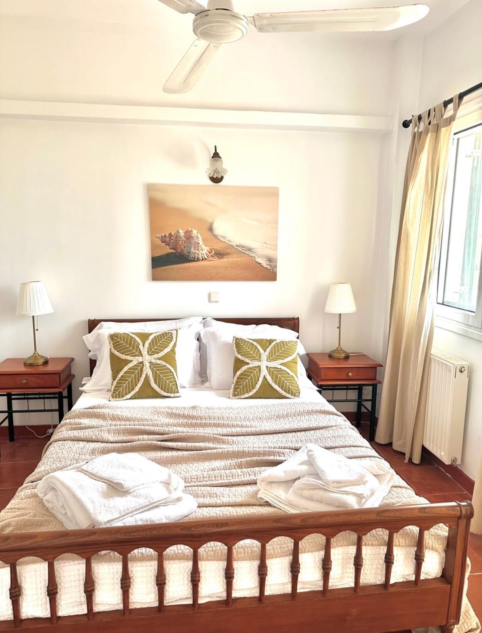 Bed, Photo of the whole room, Bedroom, fireplace, towels, air conditioner