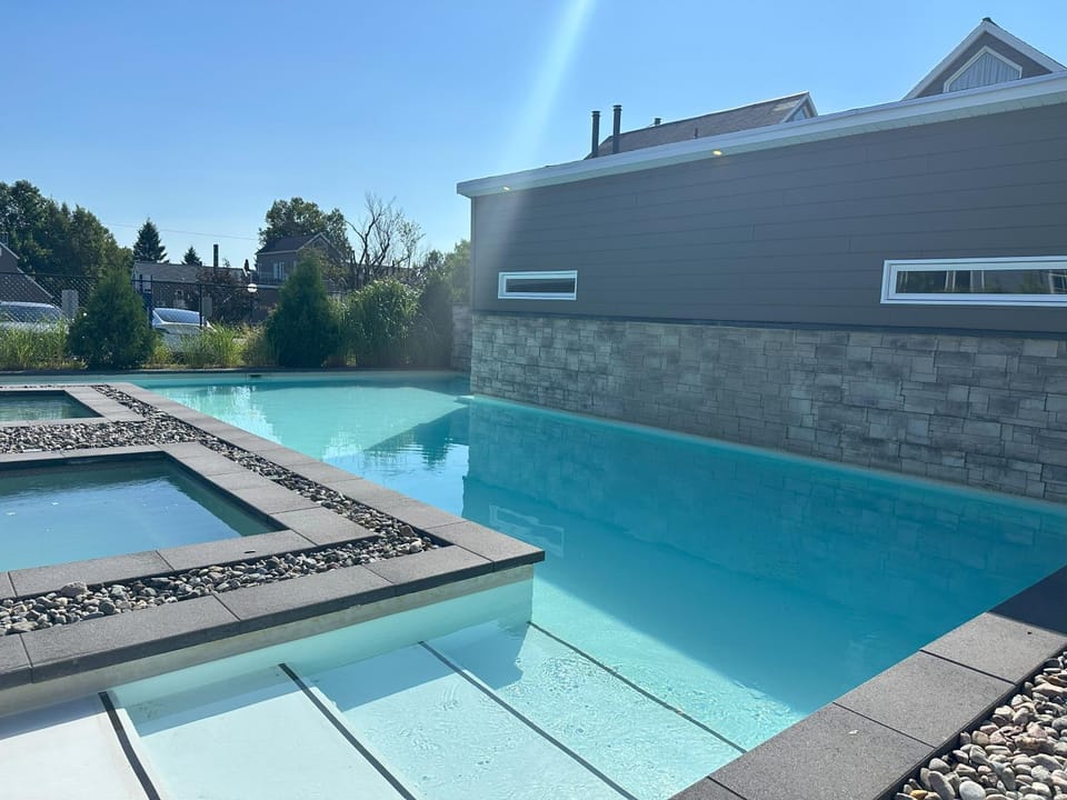 Hot Tub, Swimming pool