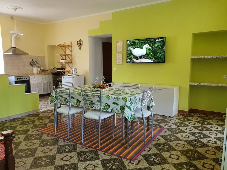 TV and multimedia, Dining area