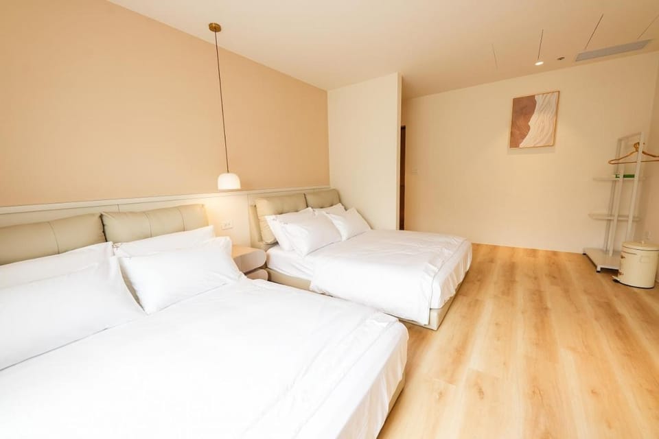Bed, Photo of the whole room, Bedroom, furniture, internet, locker, towels, air conditioner