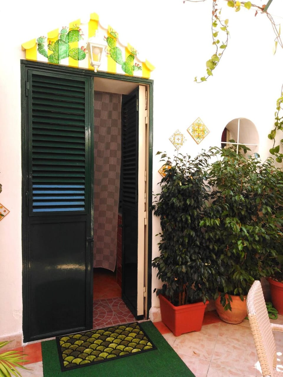 Facade/entrance