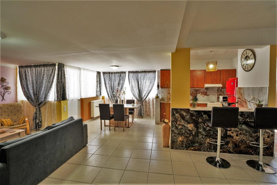 Living room, Seating area, Dining area, kitchen