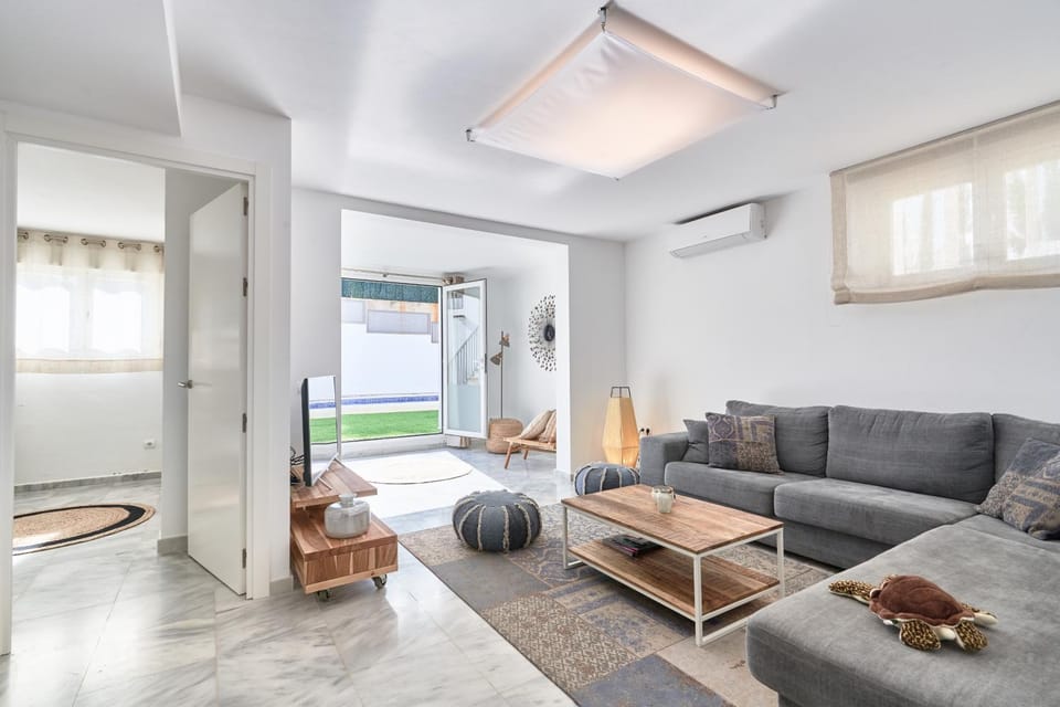 TV and multimedia, Living room, Seating area, Garden view, Pool view