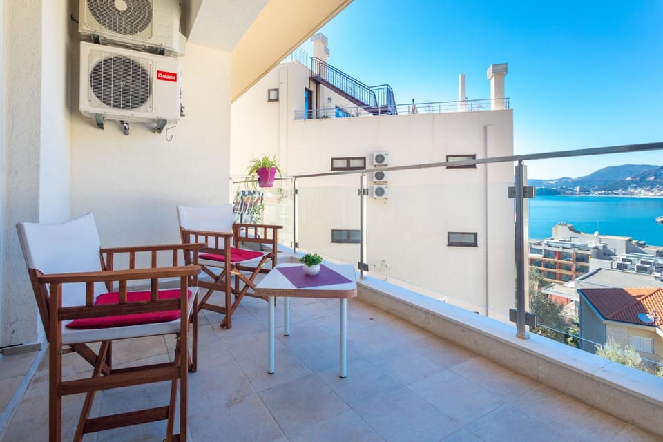 Balcony/Terrace, Seating area, City view, Sea view