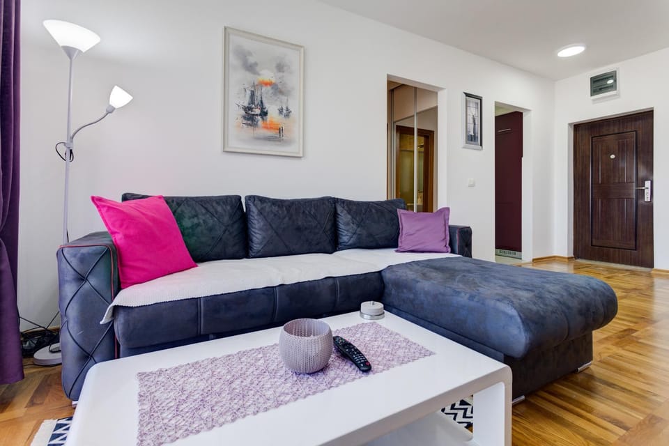 Living room, Decorative detail, Seating area