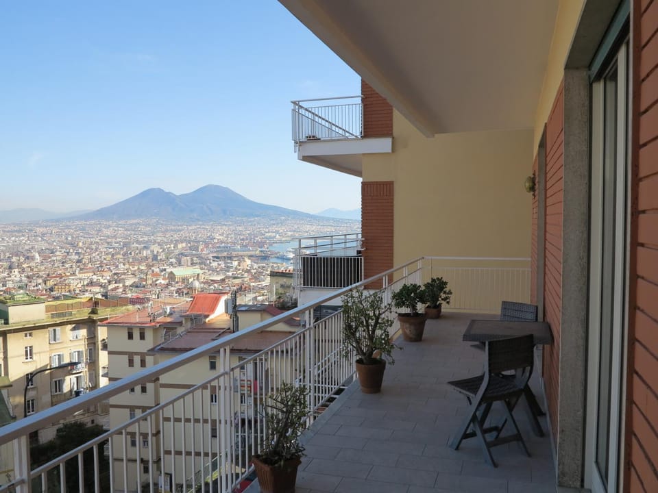Balcony/Terrace, City view, Mountain view