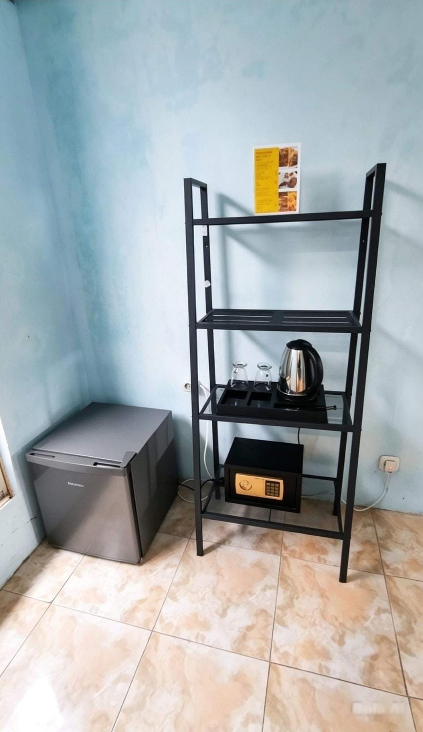 Coffee/tea facilities, Photo of the whole room, safe