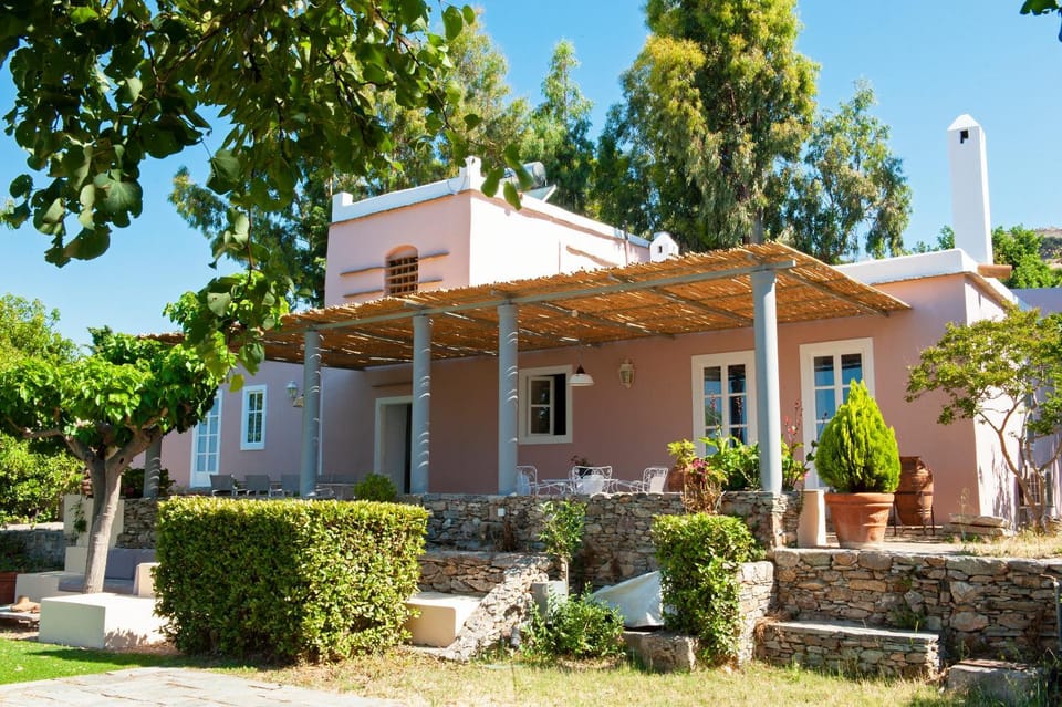 Property building, Facade/entrance, Day, Garden, Garden view, Landmark view, Area and facilities