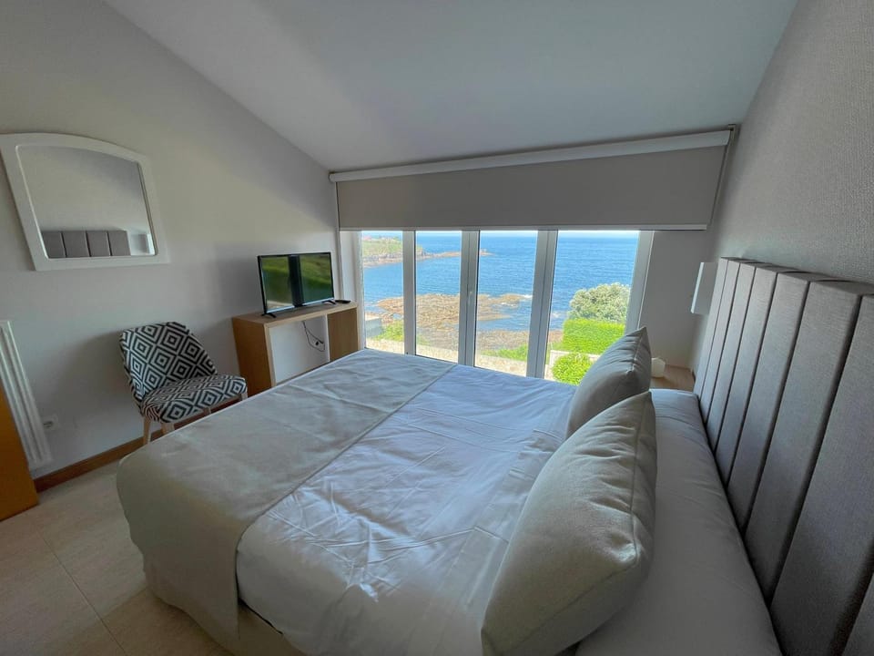 Bed, Photo of the whole room, Bedroom, Sea view