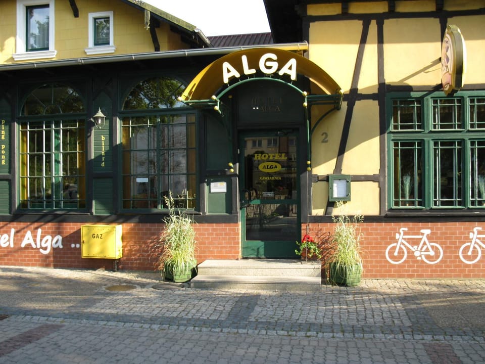 Facade/entrance