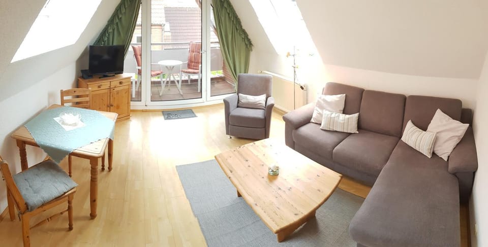 TV and multimedia, View (from property/room), Balcony/Terrace, Living room, Photo of the whole room, Dining area, Food