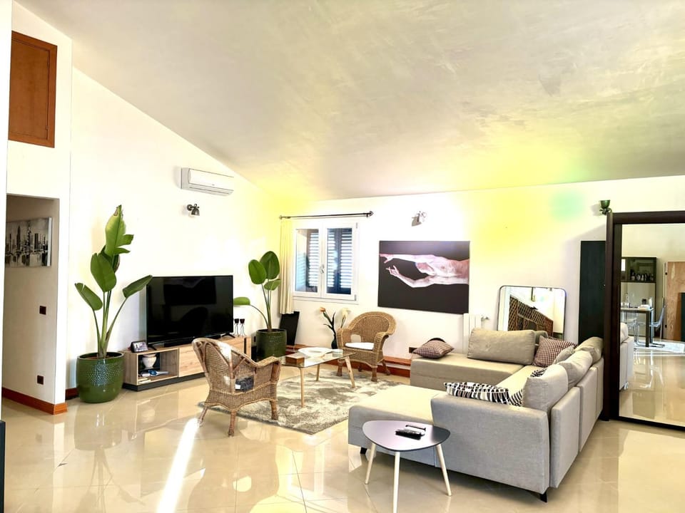 TV and multimedia, Living room, Seating area