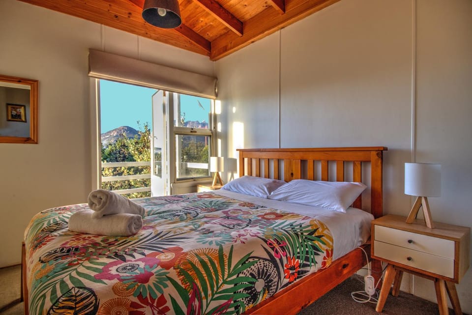 Bedroom, Mountain view, Sea view
