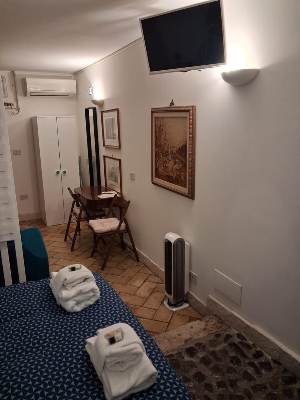 Domus next Campo de'Fiori with thermal shower Apartment in Rome