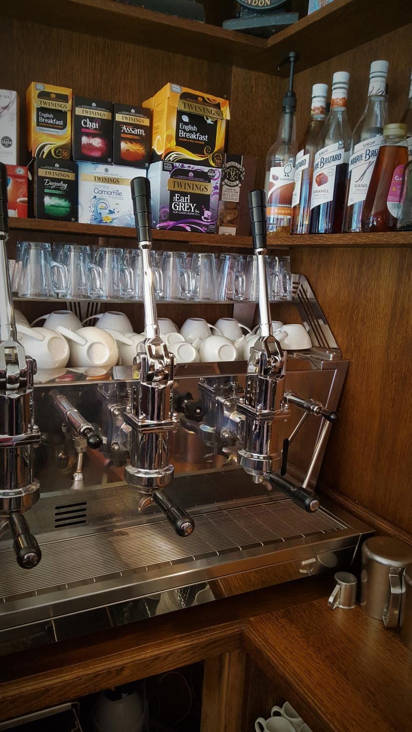 Restaurant/places to eat, Coffee/tea facilities, Lounge or bar, On site, Non alcoholic drinks