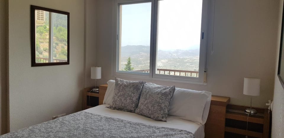 Bedroom, Mountain view