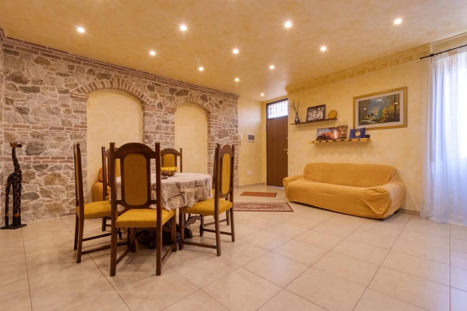 Communal lounge/ TV room, Facade/entrance, Living room, Lounge or bar, Meeting/conference room, Entertainment
