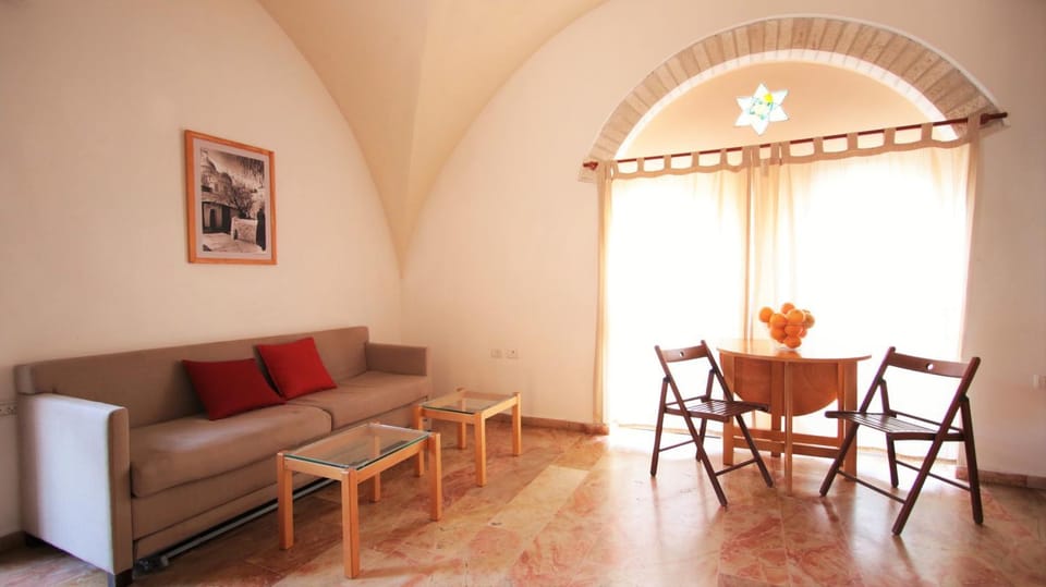 Day, Living room
