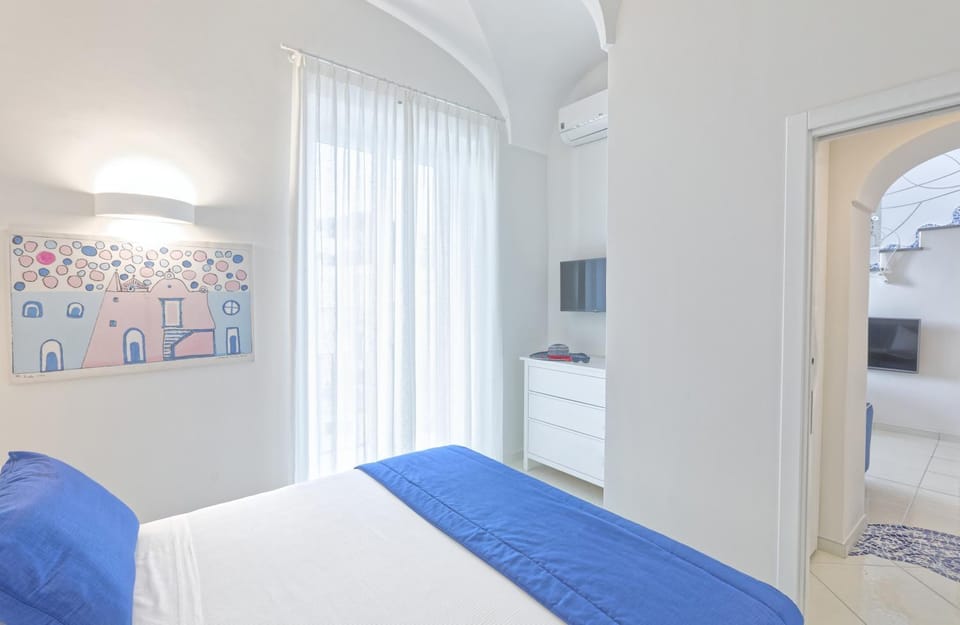 Bed, TV and multimedia, Other, Photo of the whole room, Bedroom, acessibility, air conditioner