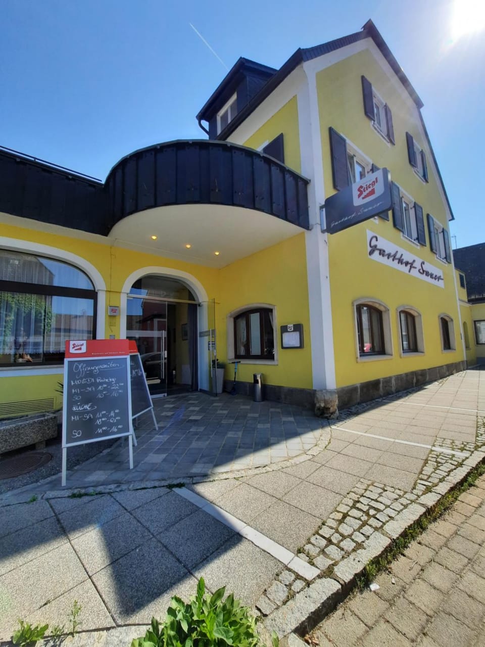 Property building, Restaurant/places to eat