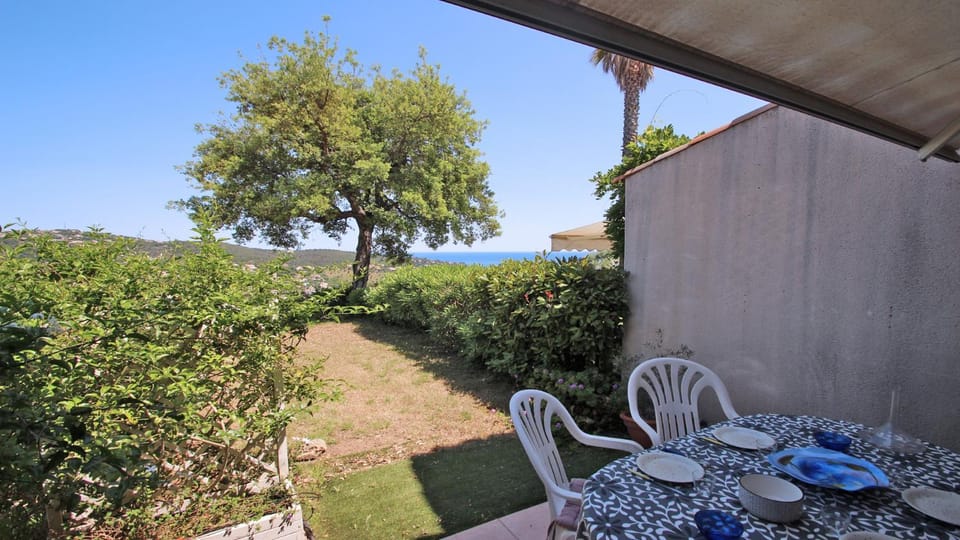 Garden, Sea view
