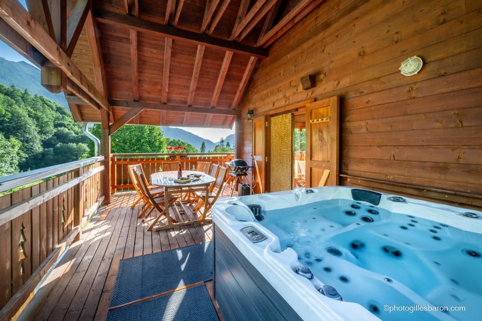 Patio, Spa and wellness centre/facilities