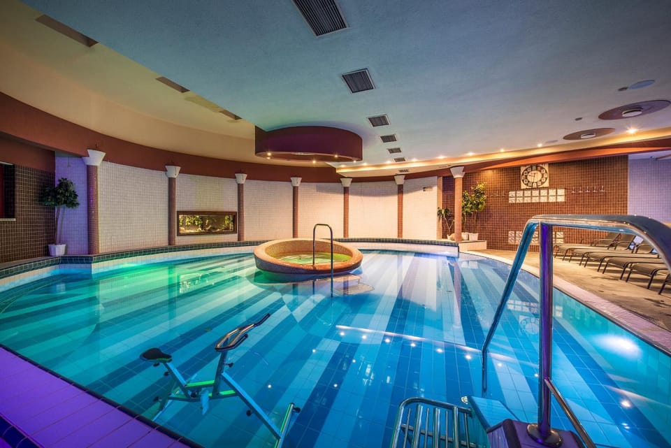 Spa and wellness centre/facilities, Pool view, Swimming pool