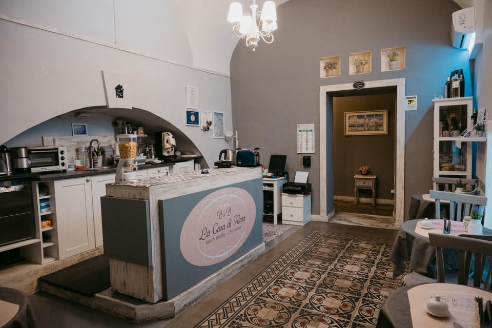Restaurant/places to eat, Coffee/tea facilities, Kitchen or kitchenette, Breakfast, oven, toaster, Internal: Not applicable to any particular room